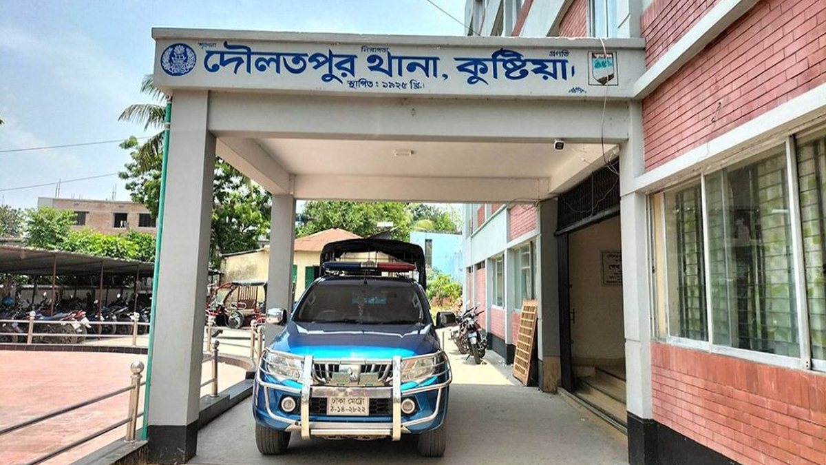 জমি নিয়ে বিরোধ, বড় ভাইয়ের হাঁসুয়ার কো.পে ছোট ভাই নি.হ.ত