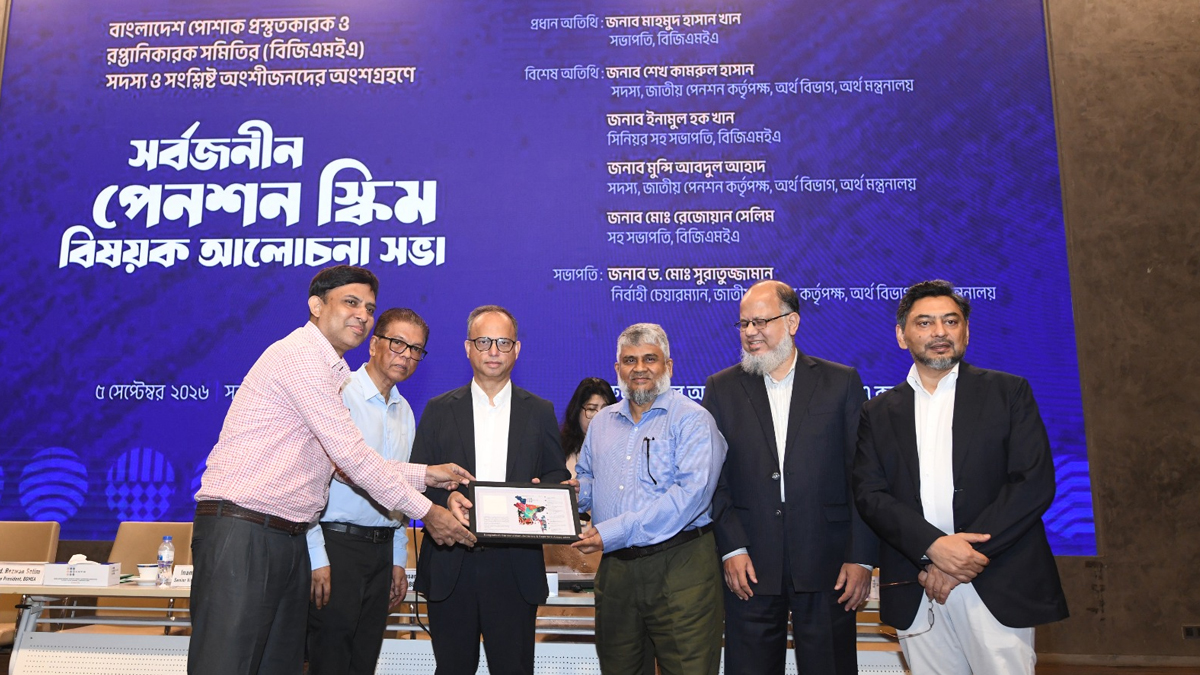 পোশাকশ্রমিকদের সর্বজনীন পেনশনে আনার উদ্যোগ