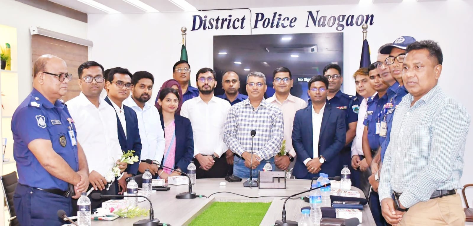 নওগাঁ পুলিশ সুপারের হল রুমে অনুষ্ঠিত হয়েছে ৮১ তম বুনিয়াদি প্রশিক্ষন