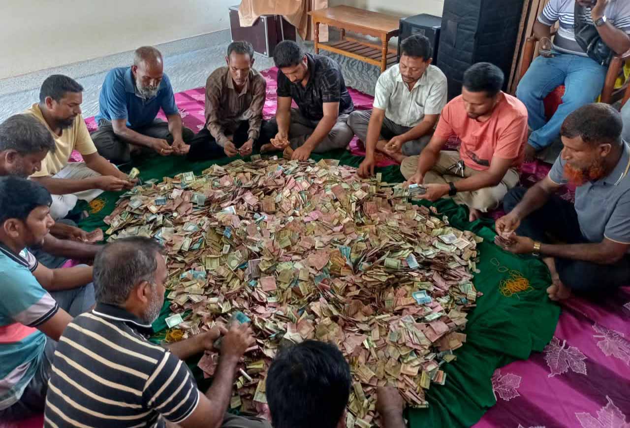 কুষ্টিয়ায় ফকির লালন শাহের আখড়াবাড়ির দান বাক্সে  ৬ লাখ ৪৯ হাজার