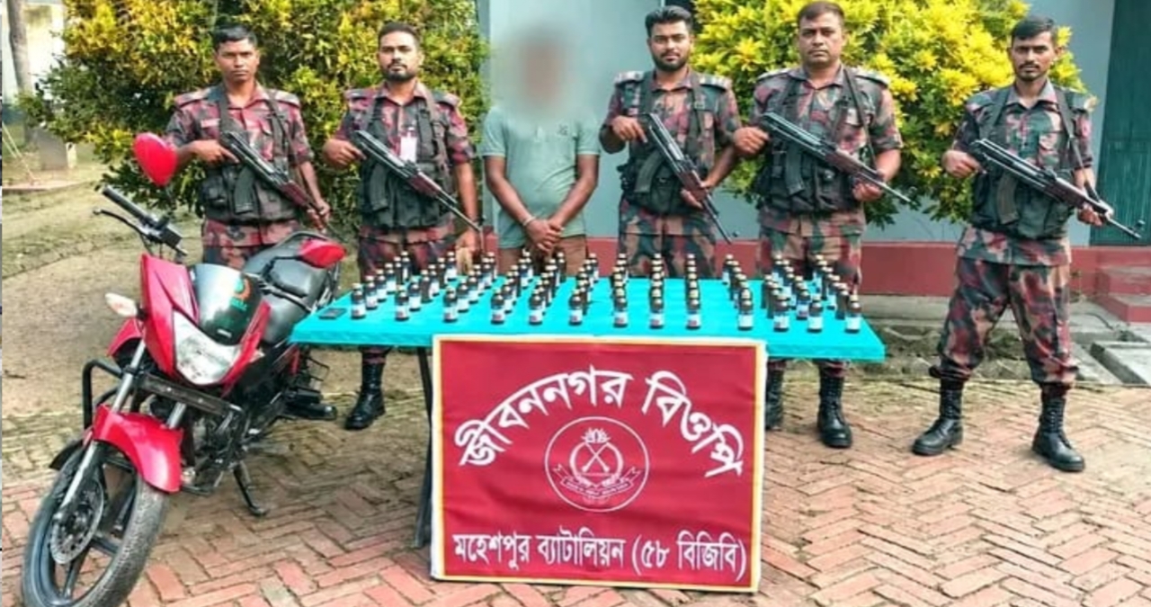 জীবননগরে ৭৫ বোতল ভারতীয় সিরাপসহ যুবক আটক