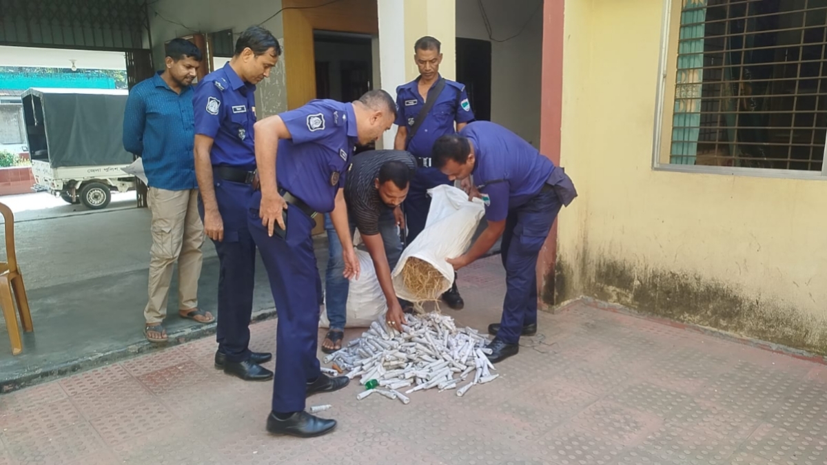 কুষ্টিয়ায় লালন আখড়া থেকে গাঁজা সেবনের ২ হাজার কলকে জব্দ