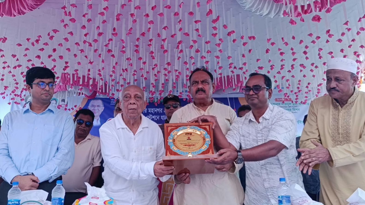 কসবা স্টেশনে মহানগর প্রভাতীর যাত্রাবিরতি চালু
