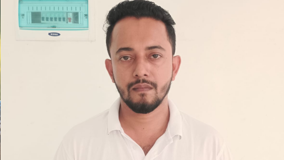 ভারতে যাওয়ার সময় দর্শনা ইমিগ্রেশনে ছা.ত্র.লীগের সদস্য আটক