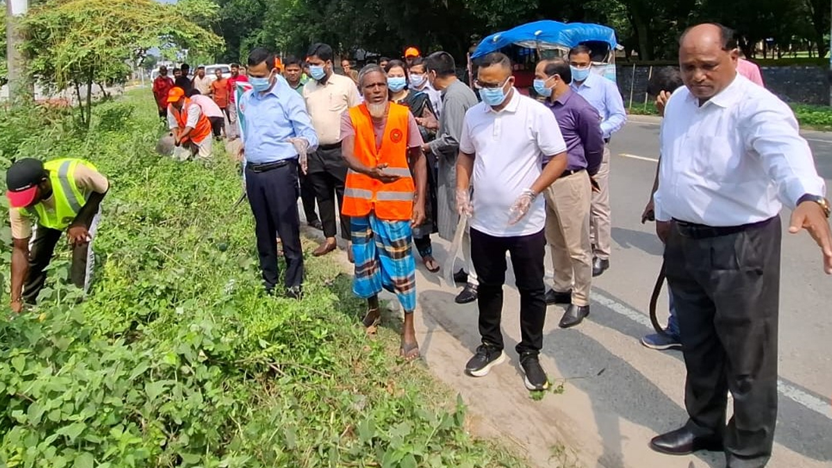 নীলফামারীতে ডিসির নেতৃত্বে পরিচ্ছন্নতা অভিযান