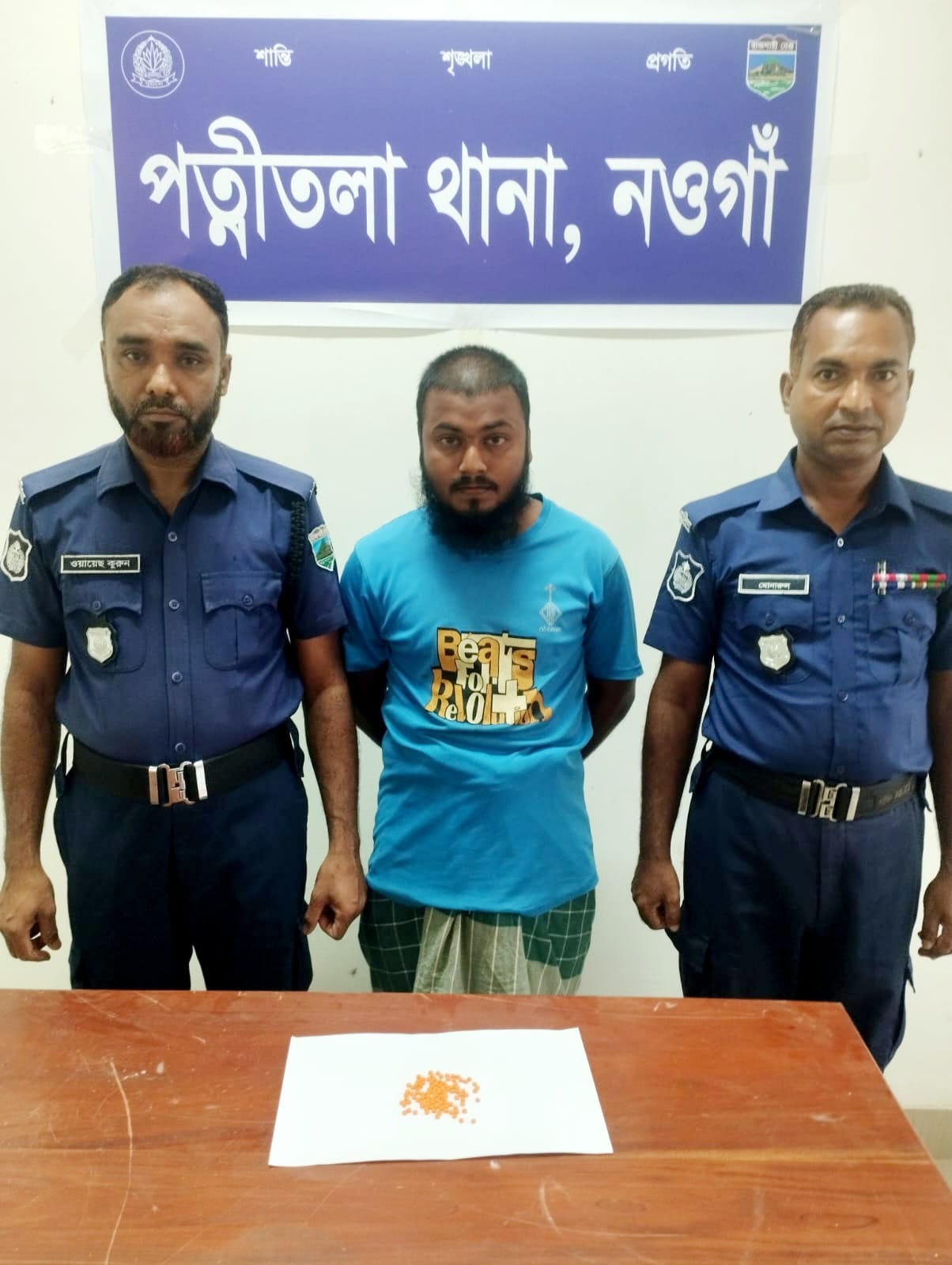 নওগাঁ পুলিশের মাদক বিরোধী অভিযানে ৭০ পিচ ইয়াবা  একজন আটক