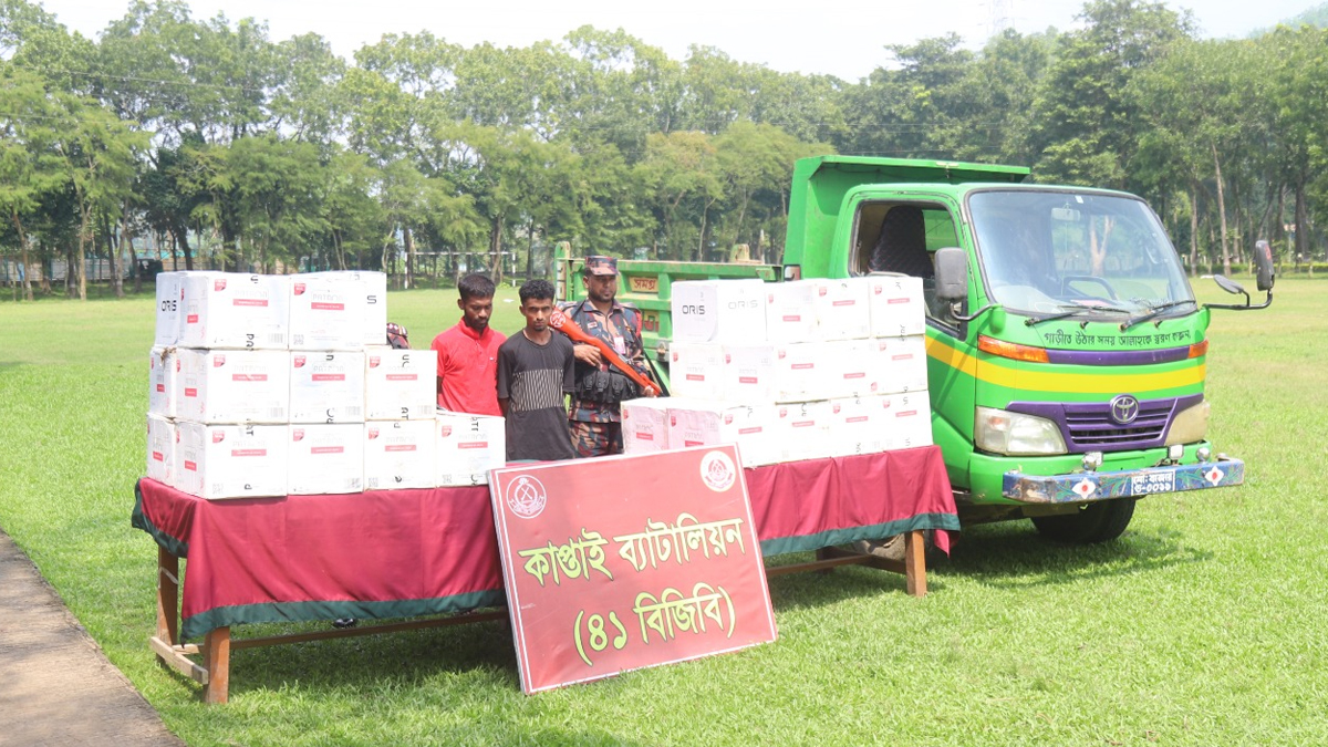 রাঙ্গুনিয়ায় ৮৩ লাখ টাকার অবৈধ সি.গা.রে.ট জব্দ, আটক ২